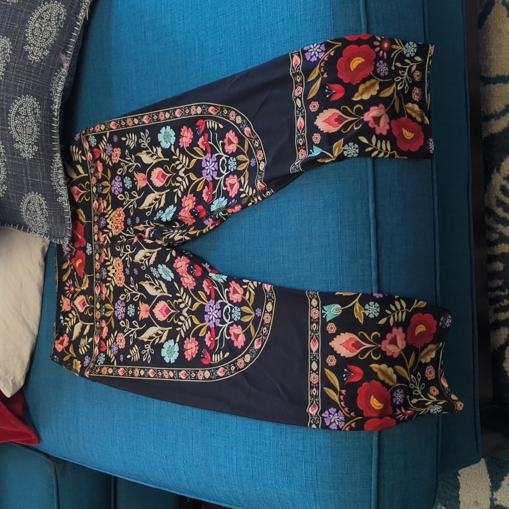 Yoga Democracy Crop Pants